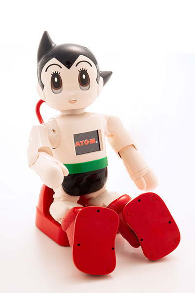 講談社「ATOM」に「着座タイプ」が誕生！手塚治虫氏の生誕地ゆかりのキャラクターとして「G20大阪サミット」にも出展！