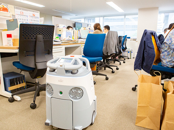 相鉄グループがAI清掃ロボットWhiz(ウィズ)を導入！本社ビルのオフィスやビジネスホテルでの活用を公開、狭い通路にも対応
