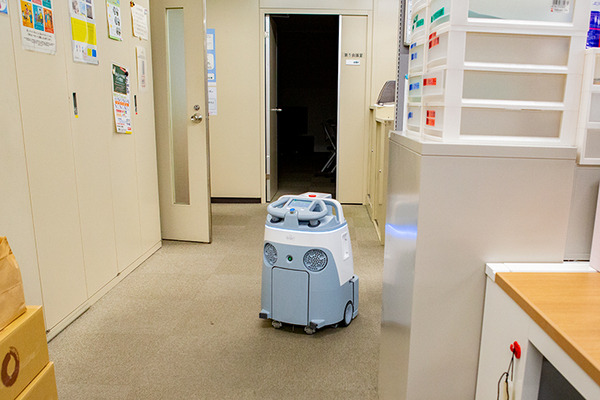相鉄グループがAI清掃ロボットWhiz(ウィズ)を導入！本社ビルのオフィスやビジネスホテルでの活用を公開、狭い通路にも対応
