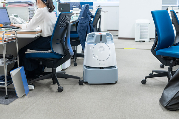 相鉄グループがAI清掃ロボットWhiz(ウィズ)を導入！本社ビルのオフィスやビジネスホテルでの活用を公開、狭い通路にも対応