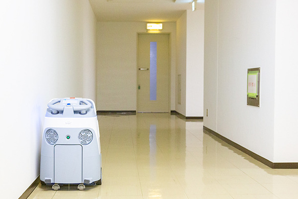 相鉄グループがAI清掃ロボットWhiz(ウィズ)を導入！本社ビルのオフィスやビジネスホテルでの活用を公開、狭い通路にも対応