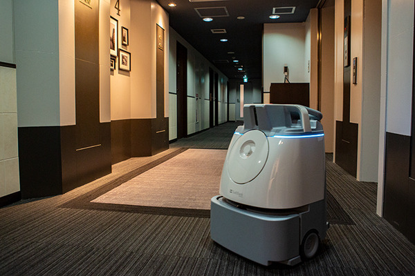 相鉄グループがAI清掃ロボットWhiz(ウィズ)を導入！本社ビルのオフィスやビジネスホテルでの活用を公開、狭い通路にも対応