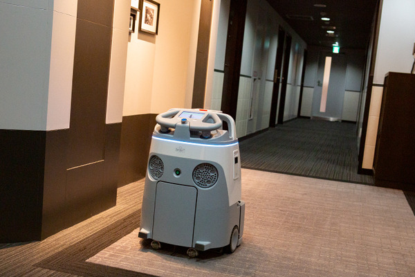 相鉄グループがAI清掃ロボットWhiz(ウィズ)を導入！本社ビルのオフィスやビジネスホテルでの活用を公開、狭い通路にも対応