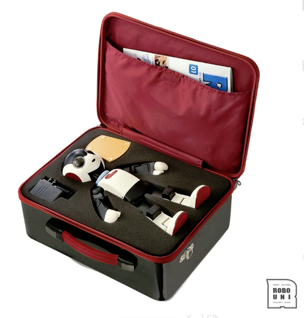 ロボユニが組み立て済み「初代Robi」のセット商品を発売！専用ニットTシャツ付き
