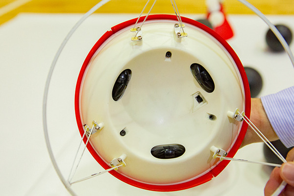 村田製作所「チアリーディング部」ダンス・パフォーマンスを渋谷区の小学校で披露！倒れない、ぶつからないロボット技術としくみ