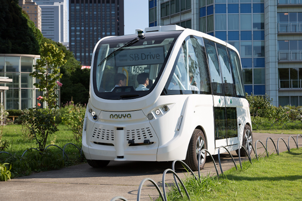 ハンドルのない自動運転バス「NAVYA ARMA」の一般試乗会　SoftBank Worldに合わせて芝公園で開催