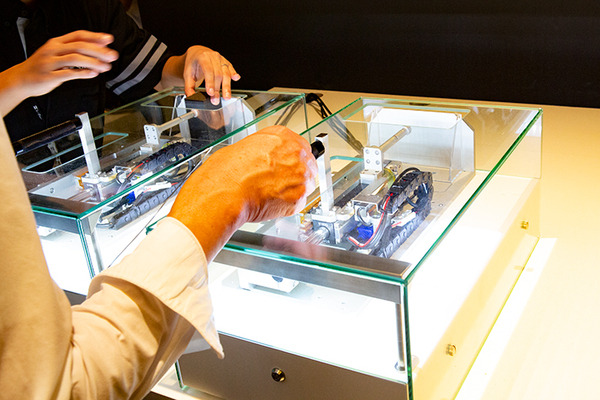 【5G時代の遠隔操作ロボット】リアルハプティクス・力触覚の操作体験を展示　SoftBank World 2019で