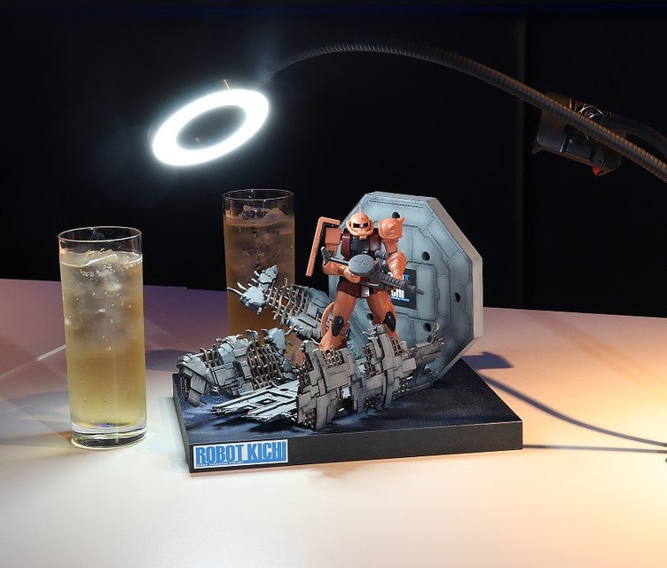 ロボットアニメが見られる酒場「ロボキチ」に1970年代～90年代の元祖スーパーロボットが大集合　バンダイ秘蔵の超合金やプラモなど