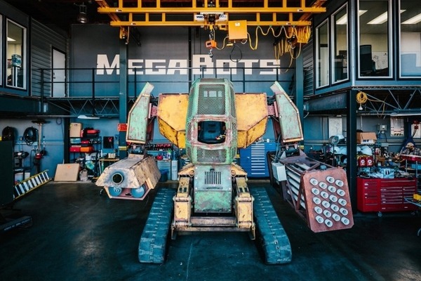 高さ4.5メートルの巨大ロボット「アイアン・グローリー」のイベント展示を本格マーケティング展開へ　三笠製作所とRDS