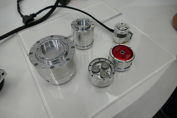 人型、警備、清掃ロボットなどを展開するクラウドマインズ社が日本に上陸　自動化・省人化ロボット展