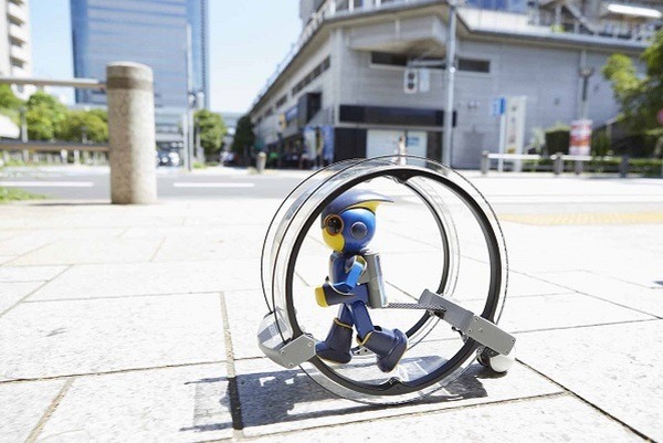 エボルタNEOくんが「トライアスロン」走破 ！総距離5.15kmを完走し、目標タイムを見事クリア！スイム、バイク、ラン