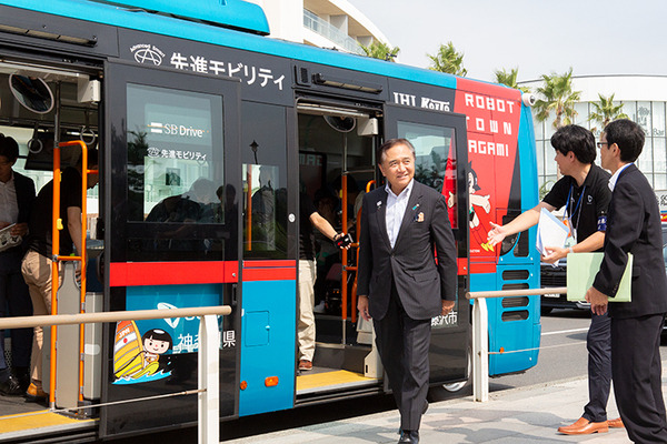 進化した自動運転バスが江の島で実証実験！信号協調と自動右折、バス停での正着制御など、最新技術と見どころを解説　小田急やSBドライブら
