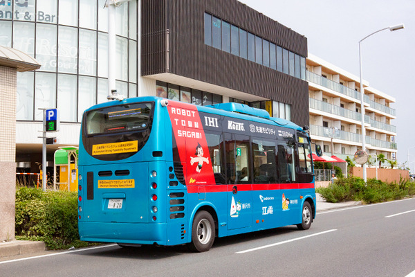 進化した自動運転バスが江の島で実証実験！信号協調と自動右折、バス停での正着制御など、最新技術と見どころを解説　小田急やSBドライブら