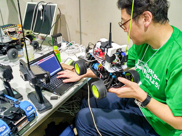 話題のAIで自動運転するドンキーカーを走らせてみた、ちびっこ対AIの白熱バトルも! 遠藤諭の「Maker Faire Tokyo 2019」レポート