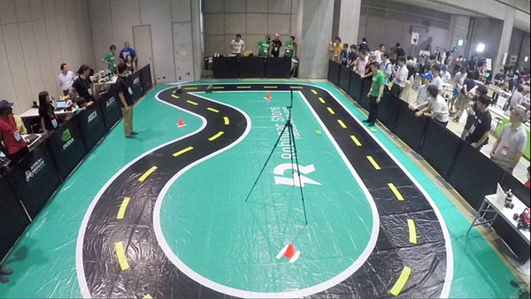 話題のAIで自動運転するドンキーカーを走らせてみた、ちびっこ対AIの白熱バトルも! 遠藤諭の「Maker Faire Tokyo 2019」レポート