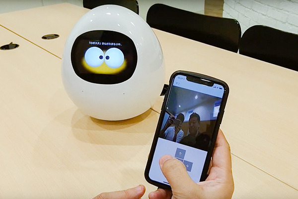 MJIの会話ロボット「タピアプレス」見守りやビデオ通話等を試してみた！離れて暮らす家族をつなぐ熊本日日新聞とのタイアップTapia