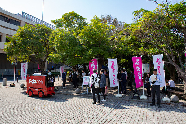【日本初】楽天と西友が無人の自動走行ロボット「UGV」で商用配達サービス開始へ　写真と動画でレポート