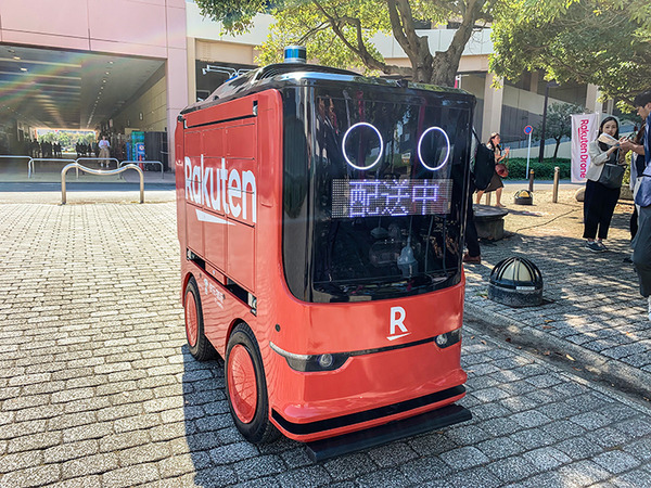 【日本初】楽天と西友が無人の自動走行ロボット「UGV」で商用配達サービス開始へ　写真と動画でレポート