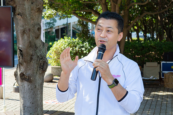 【日本初】楽天と西友が無人の自動走行ロボット「UGV」で商用配達サービス開始へ　写真と動画でレポート