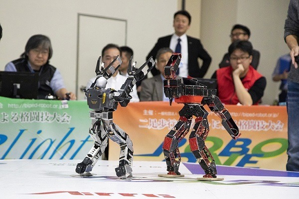 二足歩行ロボット格闘競技大会「第35回ROBO-ONE」9/28・29横浜で開催　観戦者に抽選で二足歩行ロボットが当たる