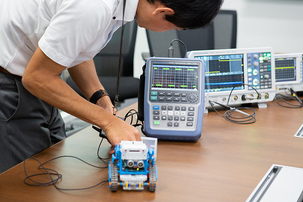5G、IoT、ロボット、4K/8K映像、自動運転、高速大容量データ時代のオシロスコープとは　ローデ・シュワルツに聞く