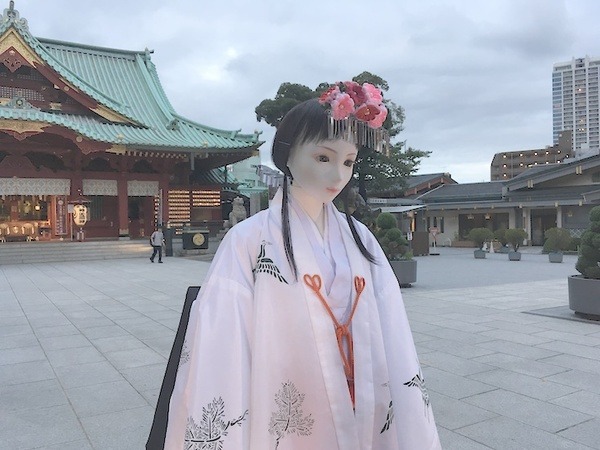 【神田明神で開催中】等身大アイドルロボット「高坂ここな」と女性アイドル大畑杏雛のユニット「プリティエンジェル」巫女舞奉納を見てきました