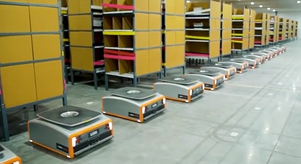 倉庫の商品棚ごと運んでくる物流ロボット「バトラー」、グレイオレンジが日本市場に本格参入へ　市場規模や販売目標は?