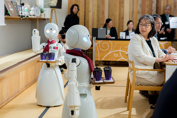 【速報】遠隔操作ロボットが接客する「分身ロボットカフェ DAWN ver. β 2.0」2019年もオープン！外出困難な方たちに社会参加の道を切り拓く