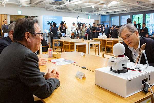 【速報】遠隔操作ロボットが接客する「分身ロボットカフェ DAWN ver. β 2.0」2019年もオープン！外出困難な方たちに社会参加の道を切り拓く