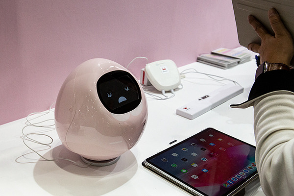 日経 xTECH EXPO 2019、クロスヘルスEXPO等が開幕！テスラ3の分解、未来の移動を五感で疑似体験、「unibo」や「anco」「ugo」なども展示
