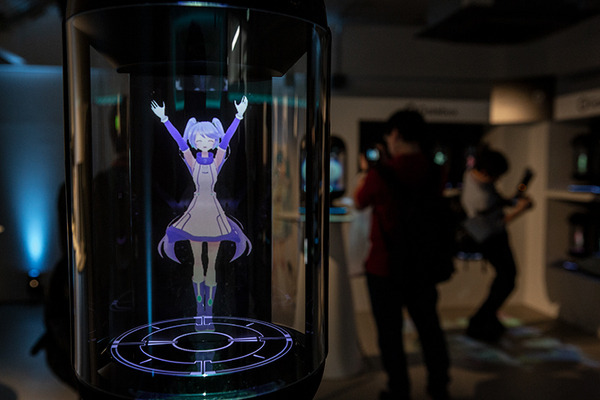 【速報】キャラクター召喚装置「Gatebox」正式発売！多数のキャラを召喚できるクリエイター参加型の「Gatebox Video」も発表