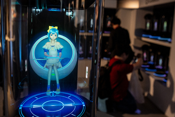 【速報】キャラクター召喚装置「Gatebox」正式発売！多数のキャラを召喚できるクリエイター参加型の「Gatebox Video」も発表