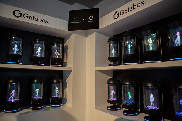 【速報】キャラクター召喚装置「Gatebox」正式発売！多数のキャラを召喚できるクリエイター参加型の「Gatebox Video」も発表