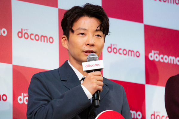 NTTドコモ「my daiz」新サービス発表会　トークショーに星プロ、星野源 / 新田真剣佑 / 長谷川博己 / 浜辺美波が登場「こんな気配りってアリ?」