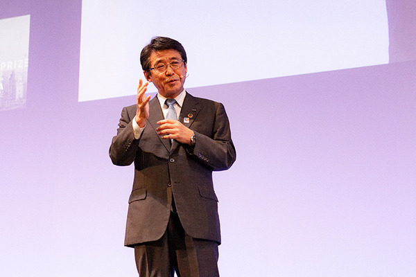 全日空HD　ANAアバターロボット「newme」(ニューミー)を発表「瞬間移動」できる社会を提案　綾瀬はるかさんが体験