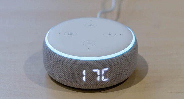 LEDディスプレイの時計表示がたまらない、新機種「Amazon Echo Dot with Clock」実機レビュー！