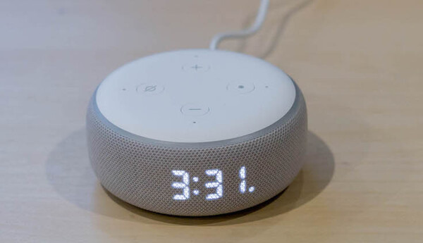 LEDディスプレイの時計表示がたまらない、新機種「Amazon Echo Dot with Clock」実機レビュー！