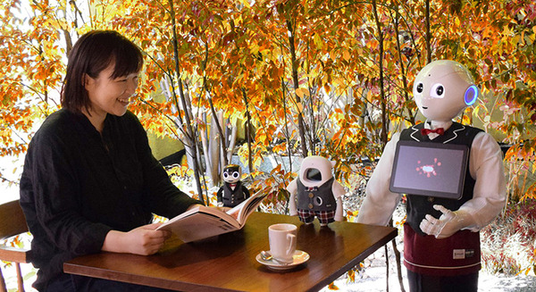 【ロボコレ2019】スペシャル対談「ロボユニ」×「SHIBUYA QWS」総勢80体のロボットによるファッションショーの意義と見どころ