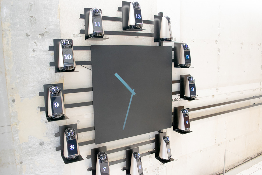 10月17日は Xperia Hello! の誕生日！ATOMからお祝いメッセージが届いたよ！