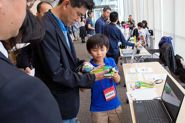 小学生が作った「未来のゴミ箱」は自律走行＆機械学習でゴミ分別　IoTセンサーで外の環境を検知！JJPC 全国小中学生プログラミング大会レポート