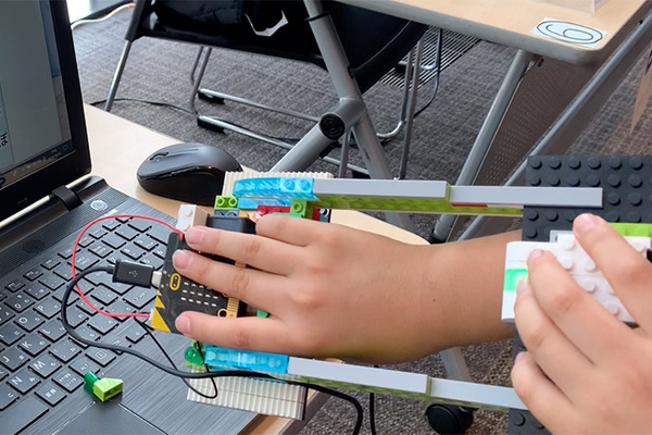 小学生が作った「未来のゴミ箱」は自律走行＆機械学習でゴミ分別　IoTセンサーで外の環境を検知！JJPC 全国小中学生プログラミング大会レポート