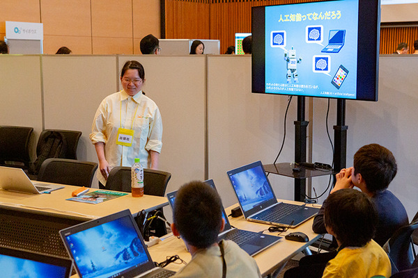 小学生が作った「未来のゴミ箱」は自律走行＆機械学習でゴミ分別　IoTセンサーで外の環境を検知！JJPC 全国小中学生プログラミング大会レポート
