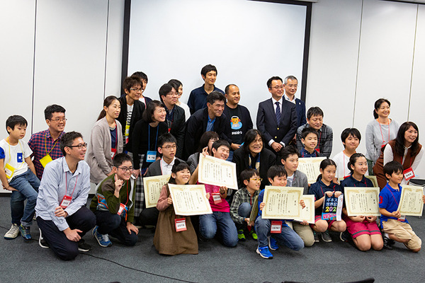 小学生が作った「未来のゴミ箱」は自律走行＆機械学習でゴミ分別　IoTセンサーで外の環境を検知！JJPC 全国小中学生プログラミング大会レポート