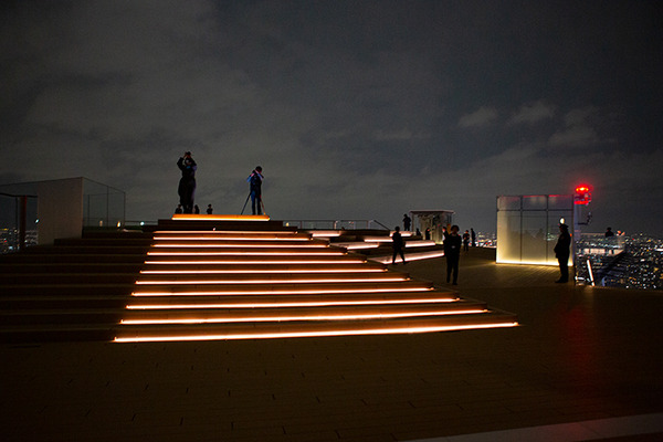 【速報】渋谷の新しい観光名所　解放感満点の「渋谷スクランブルスクエア」の屋上展望施設「渋谷スカイ」で夜景体験！知っておきたいポイントを写真で解説