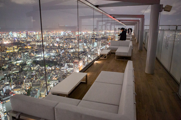 【速報】渋谷の新しい観光名所　解放感満点の「渋谷スクランブルスクエア」の屋上展望施設「渋谷スカイ」で夜景体験！知っておきたいポイントを写真で解説