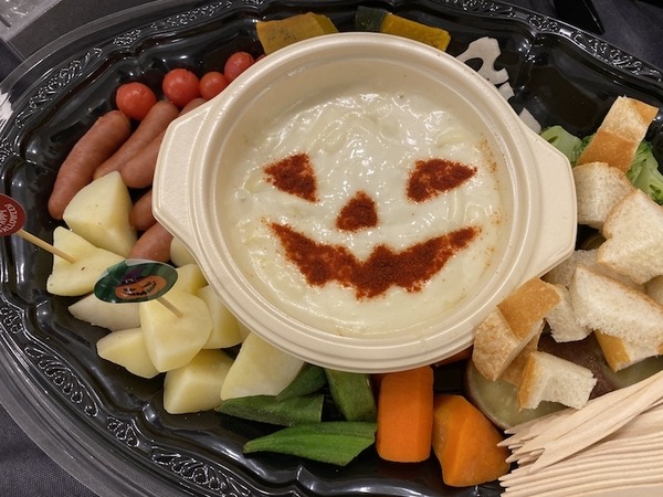 心を癒やすロボット「Qoobo」第2回「秘密の」ファンミーティングに潜入！