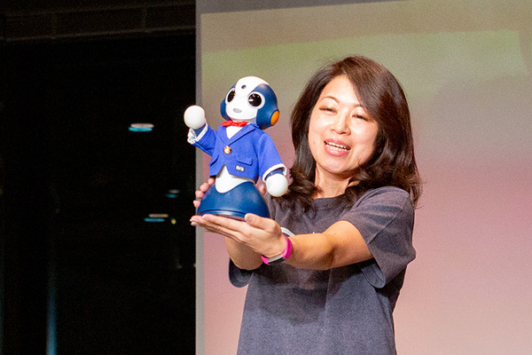 【ロボコレ2019 写真レポート(1)】20社総勢80体のロボットのファッションショー全部見せます！Sota、ATOM、Tapia、uniboなど