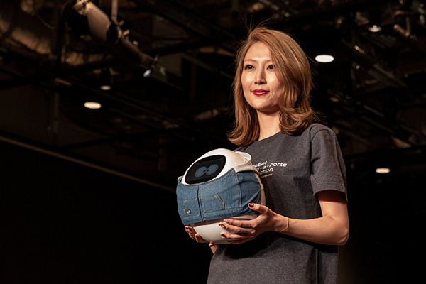 【ロボコレ2019 写真レポート(1)】20社総勢80体のロボットのファッションショー全部見せます！Sota、ATOM、Tapia、uniboなど