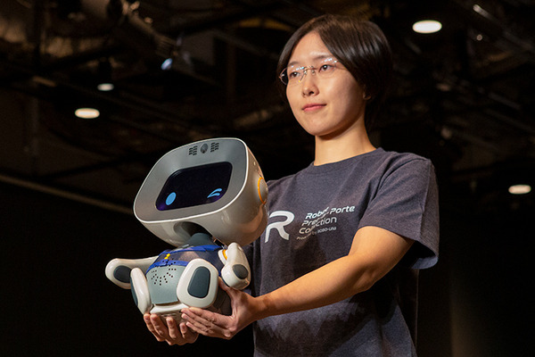 【ロボコレ2019 写真レポート(1)】20社総勢80体のロボットのファッションショー全部見せます！Sota、ATOM、Tapia、uniboなど