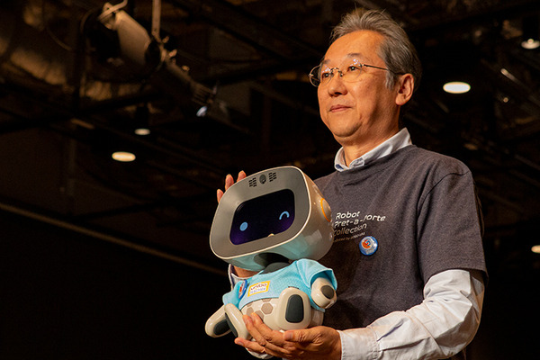 【ロボコレ2019 写真レポート(1)】20社総勢80体のロボットのファッションショー全部見せます！Sota、ATOM、Tapia、uniboなど